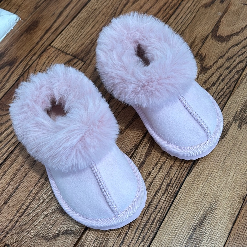 Brand new cat & jack pink fuzzy slippers size 5!